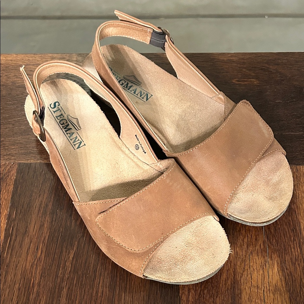 Stegmann Women's Tan Slingback Sandals